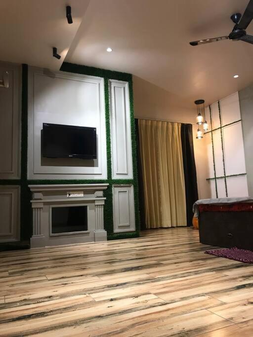 Entire Craftsman House With 2 Bedrooms Kitchen And More Raipur  Bagian luar foto